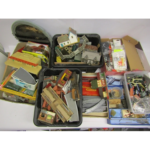 8461 - A large collection of 00 gauge model railway accessories, scenic items, modelling materials etc