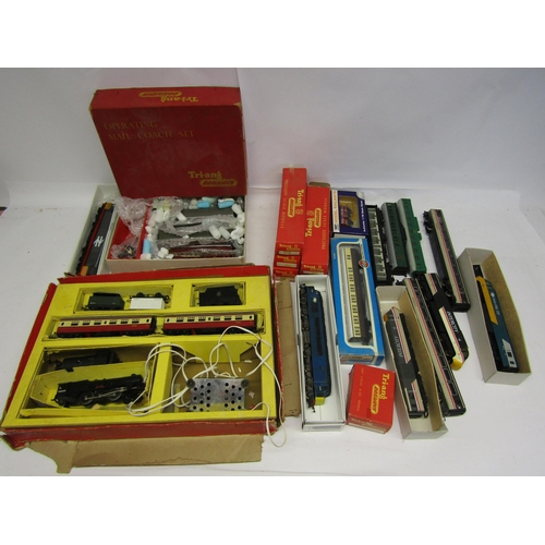 8503 - A collection of boxed and loose 00 gauge locomotives, rolling stock and spares including Triang, Hor... 