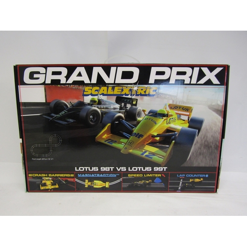 8391 - A Scalextric Grand Prix Lotus 98T vs Lotus 99T slot racing set