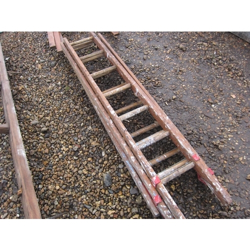 3413 - A triple timber extension ladder