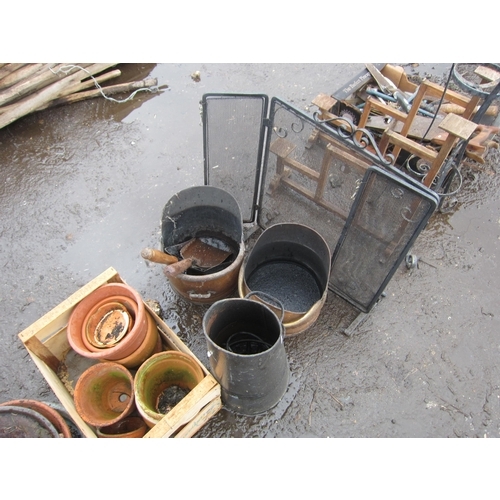 3481 - A fire screen, two copper coal buckets, companions and a coal scuttle