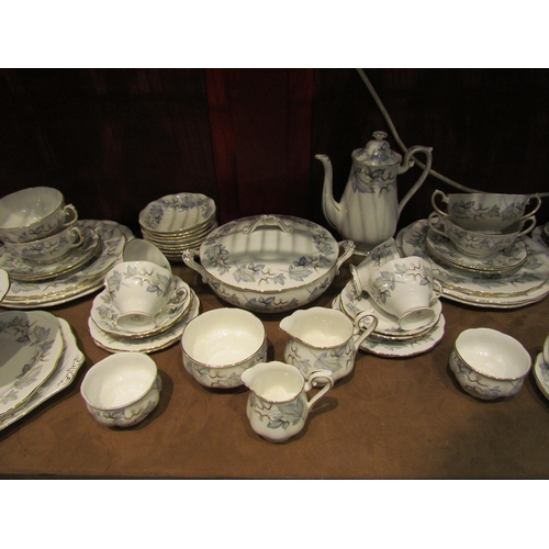 4528 - A quantity of Royal Albert 