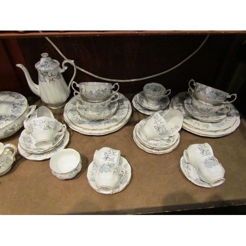 4528 - A quantity of Royal Albert 