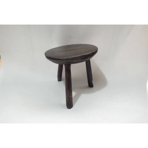 4232 - An early 19th Century tripod milking stool, 20cm tall   (R) £25