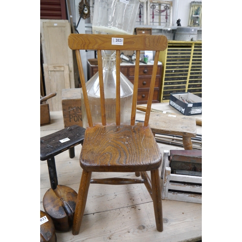 2021 - A Victorian stick back elm seated childs chair