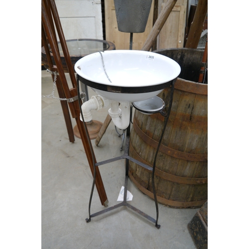 2035 - A 19th Century French wrought iron wash stand with ceramic bowl