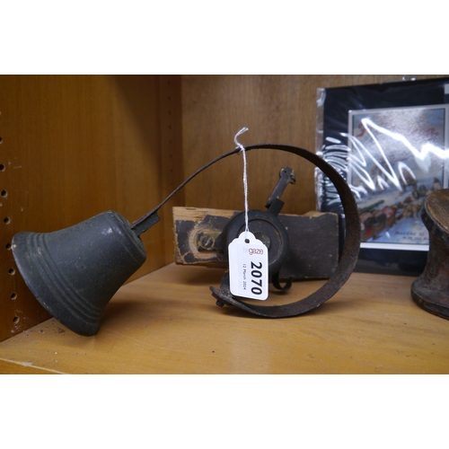 2070 - A Victorian shop bell