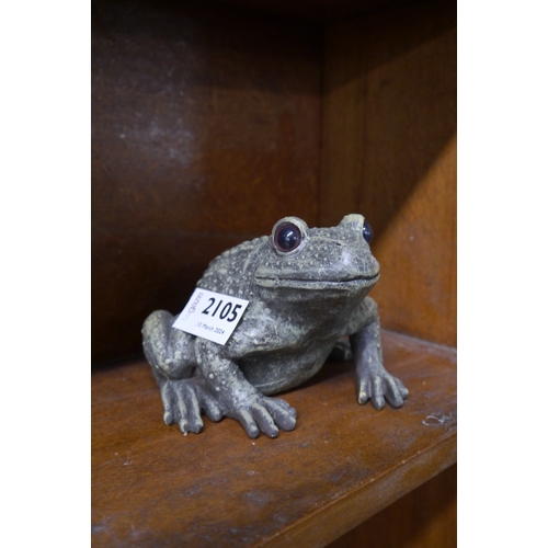 2105 - A frog figure