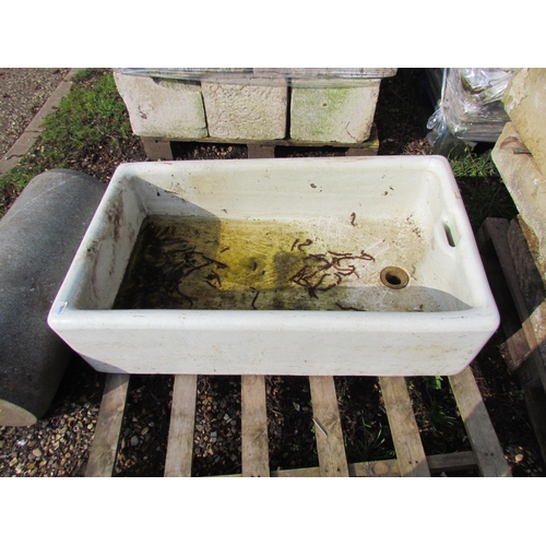 5093 - A large glazed sink, 41.5