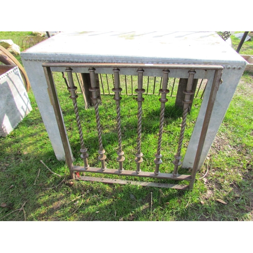 5102 - A scrolled iron gate panel, 34.5