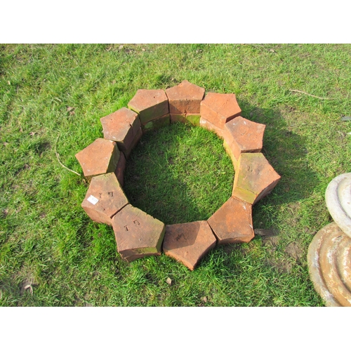 5177 - A decorative circular brick border