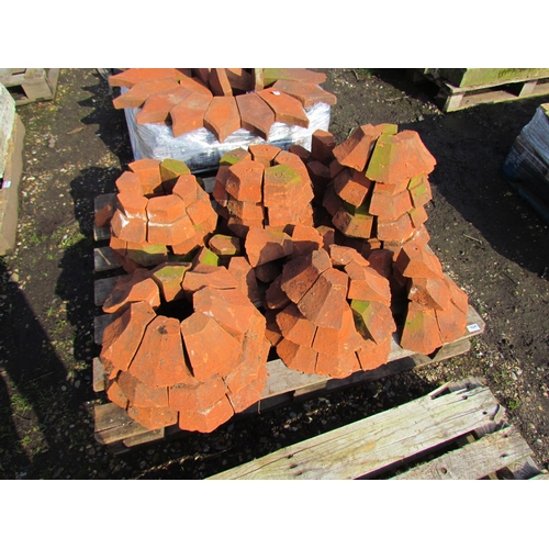 5241 - A quantity of shaped chimney bricks