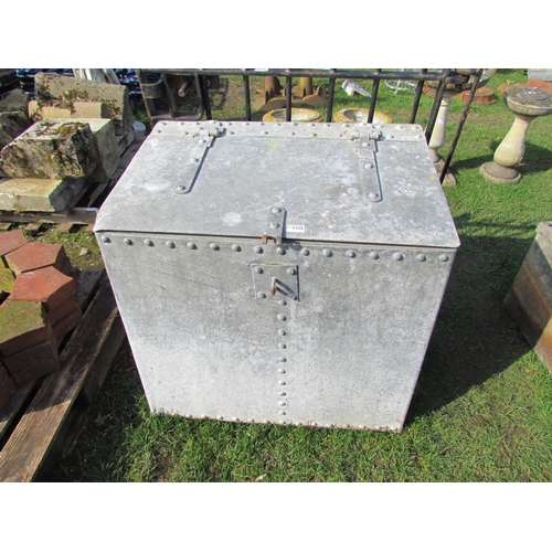 5246 - A galvanised lidded feed bin, 32