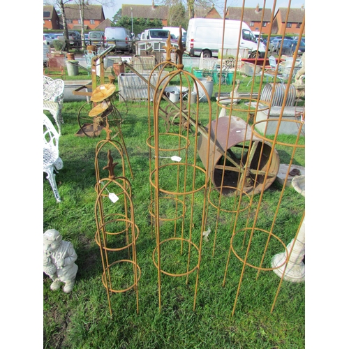 5266 - A pair of steel arrow top obelisks