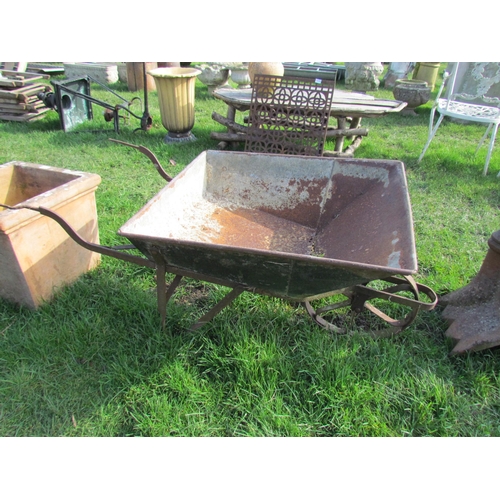 5307 - A metal wheelbarrow