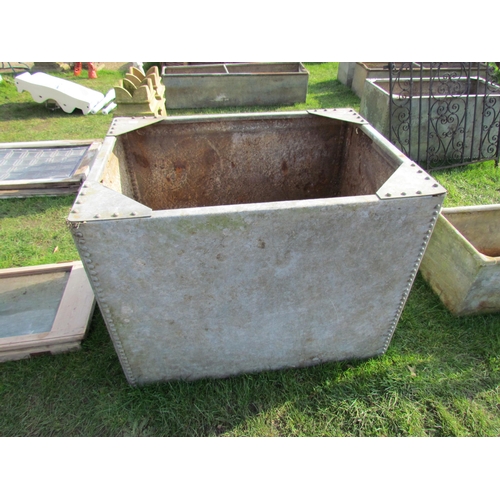 5346 - A square riveted water tank, 46