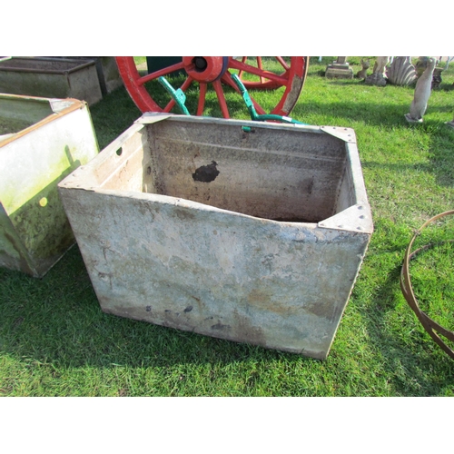 5401 - A riveted galvanised water tank, 35