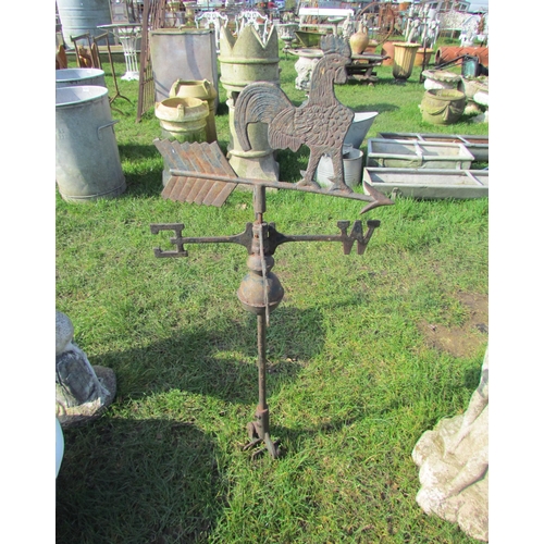 5422 - A cast iron cockerel weather vane