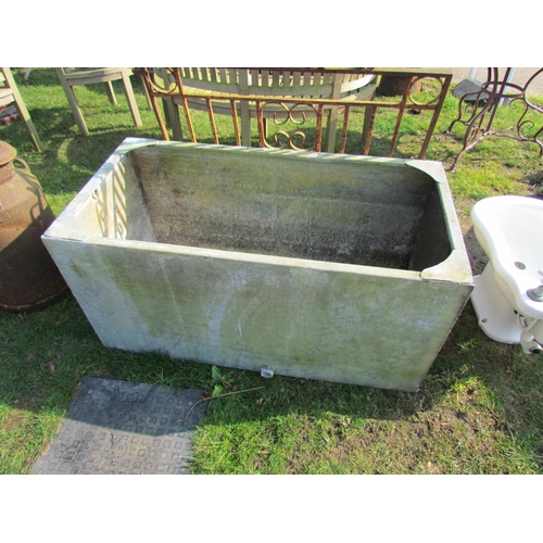 5440 - A galvanised water tank, 47.5