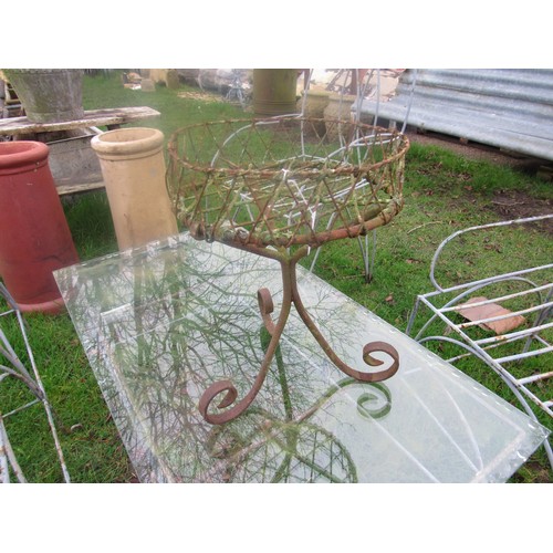 5075 - A wirework jardiniere, 15