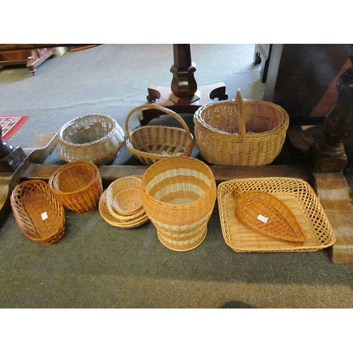 1124 - A quantity of assorted baskets