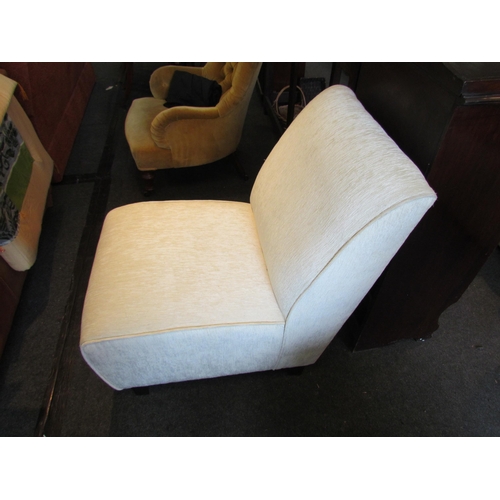 1137 - A modern cream upholstered chair   (E) £10-15