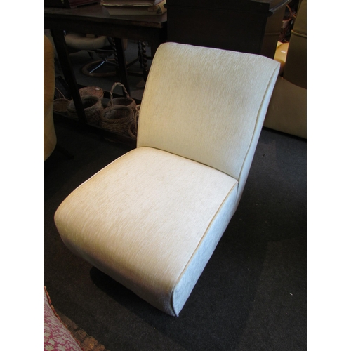 1137 - A modern cream upholstered chair   (E) £10-15