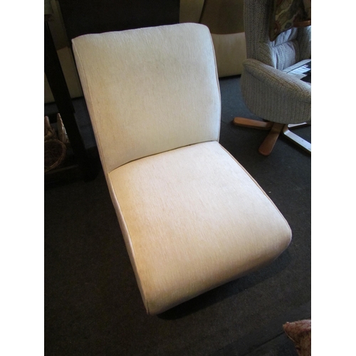 1137 - A modern cream upholstered chair   (E) £10-15