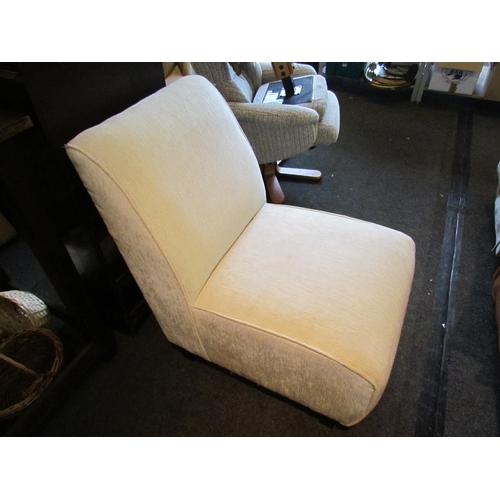 1137 - A modern cream upholstered chair   (E) £10-15