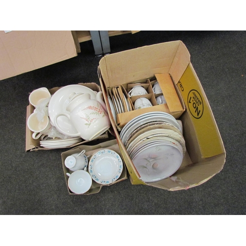 1163 - A box of miscellaneous tea wares to include Bilton tea set, bowls plates and miscellaneous tea sets ... 