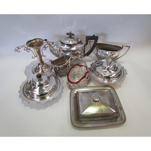 1187 - Ten pieces of silver plated ware to include a pair of muffin dishes