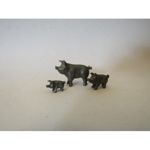 1386 - A 'Purbeck Designs' bronzed sculpture of a pig together with pewter pigs etc