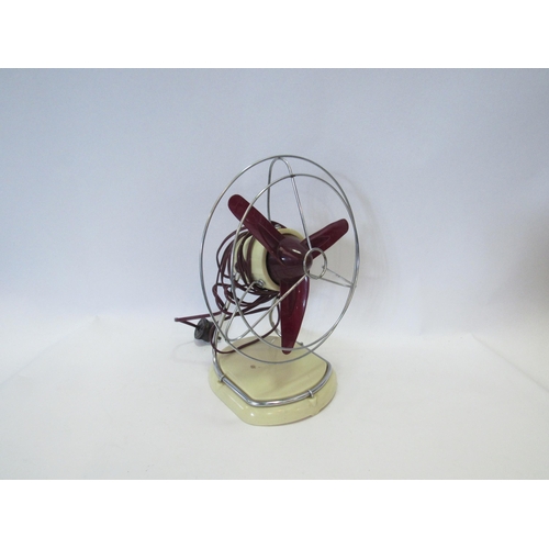 1266 - A Pifco bakelite desk fan   (R) £20