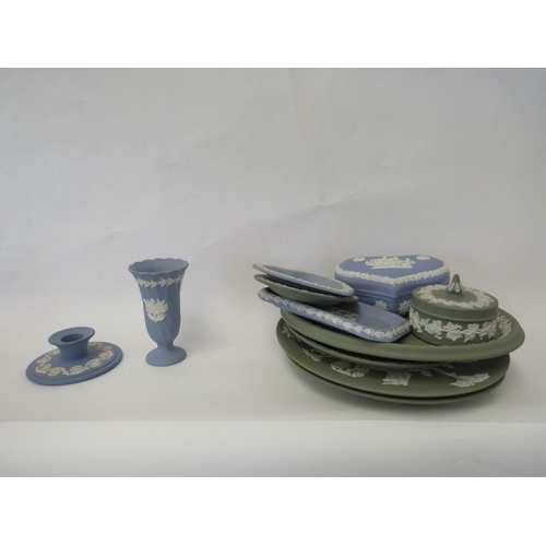 1397 - A quantity of Wedgwood Jasperware in blue and green