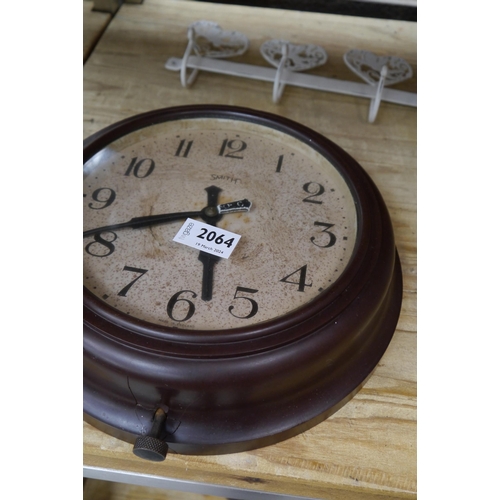 2064 - A Smith Bakelite wall clock, 21cm diameter (case cracked)