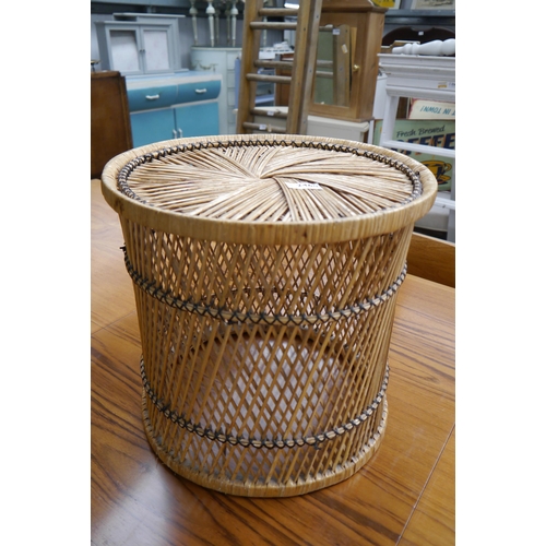 2460 - A 1970's wicker stool