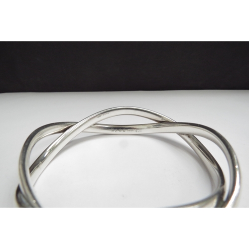 7097 - A Georg Jensen silver wavy bangle by Astrid Fog #237B, 65.3g