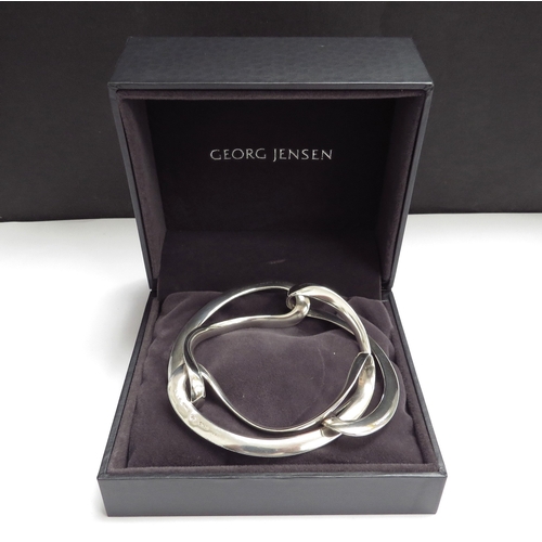 7098 - A Georg Jensen silver Infinity bangle by Regitze Overgaard #452, 57.7g, boxed