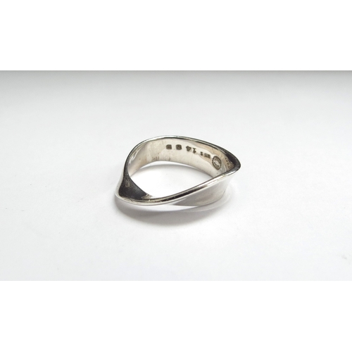 7104 - A Georg Jensen silver Mobius ring designed by Torun Bulow-Hube, #148. Size M, 3.9g, boxed