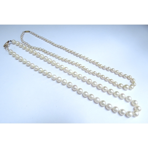 7095 - Two single strand pearl necklaces, 44cm long with 9c clasp and 46cm long