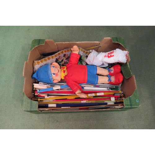 4215 - A vintage cloth Noddy doll and vintage knitting needles  (E) £10-15