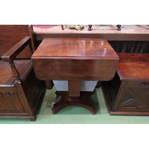 4247 - A Circa 1840 flame mahogany work table, the rising leaves over two end drawers and wool drawer in a ... 