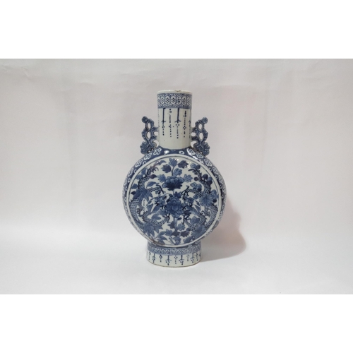 4286 - A large 19th Century Chinese blue and white Moon flask, 30.5cm a/f