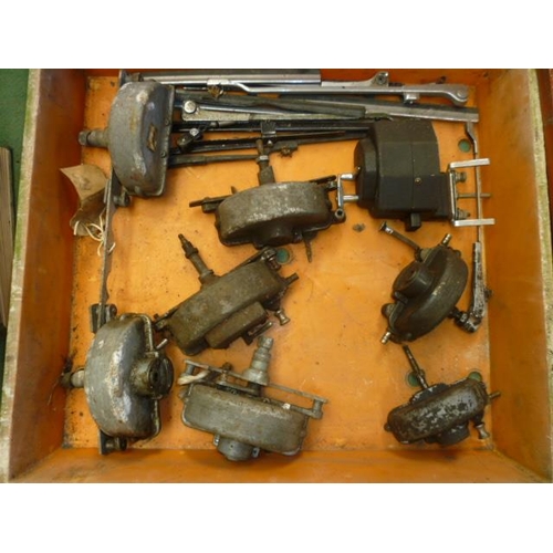 6067 - A quantity of vintage wiper motors and wipers