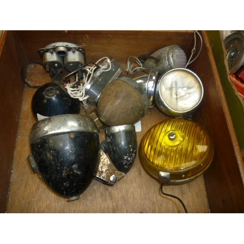 6104 - A tray of mixed vintage lamps