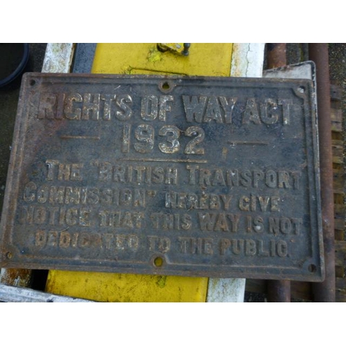 6113 - A cast iron 'Rights of Way act 1932' sign