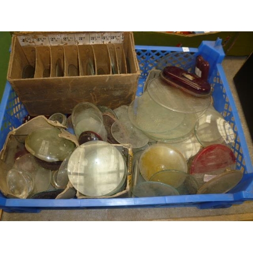 6117 - A tray of mixed lamp lenses