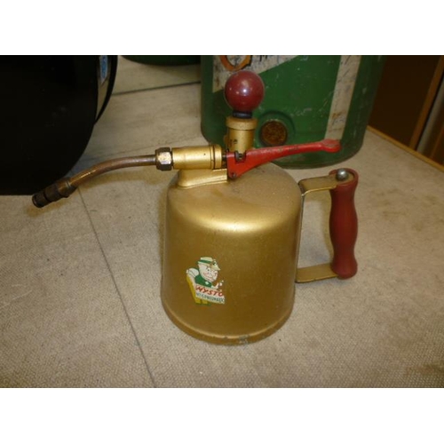 6128 - A Mysto oil can