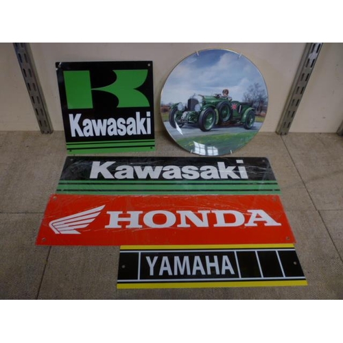 6152 - A quantity of motorcycle plaques including Kawazaki plaques and a Coalport collectors plate, 4 1/2lt... 