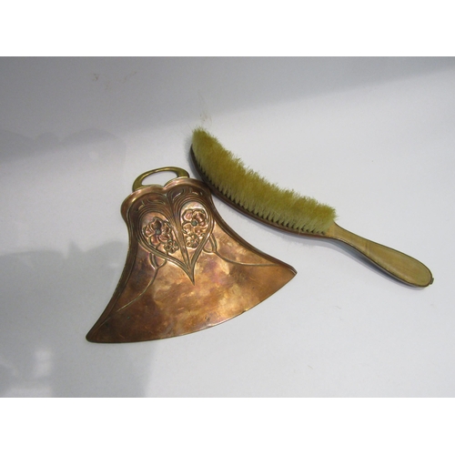 4231 - A copper and brass Art Nouveau crumb scoop and tray